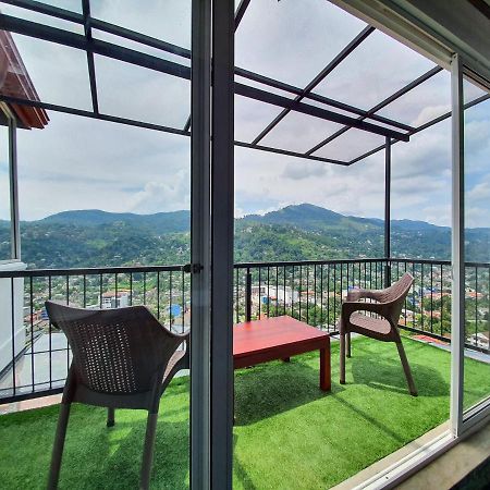 The Skydeck Kandy Exterior foto