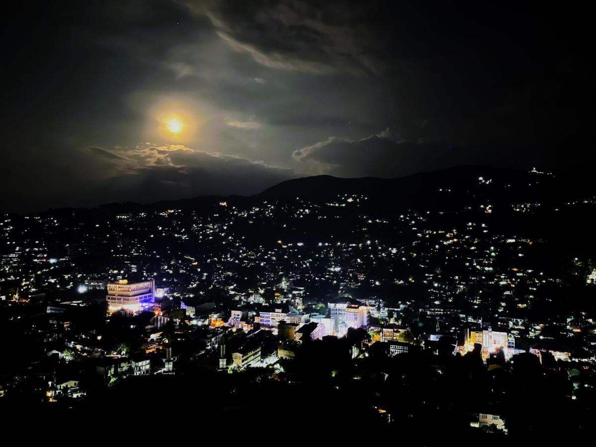 The Skydeck Kandy Exterior foto
