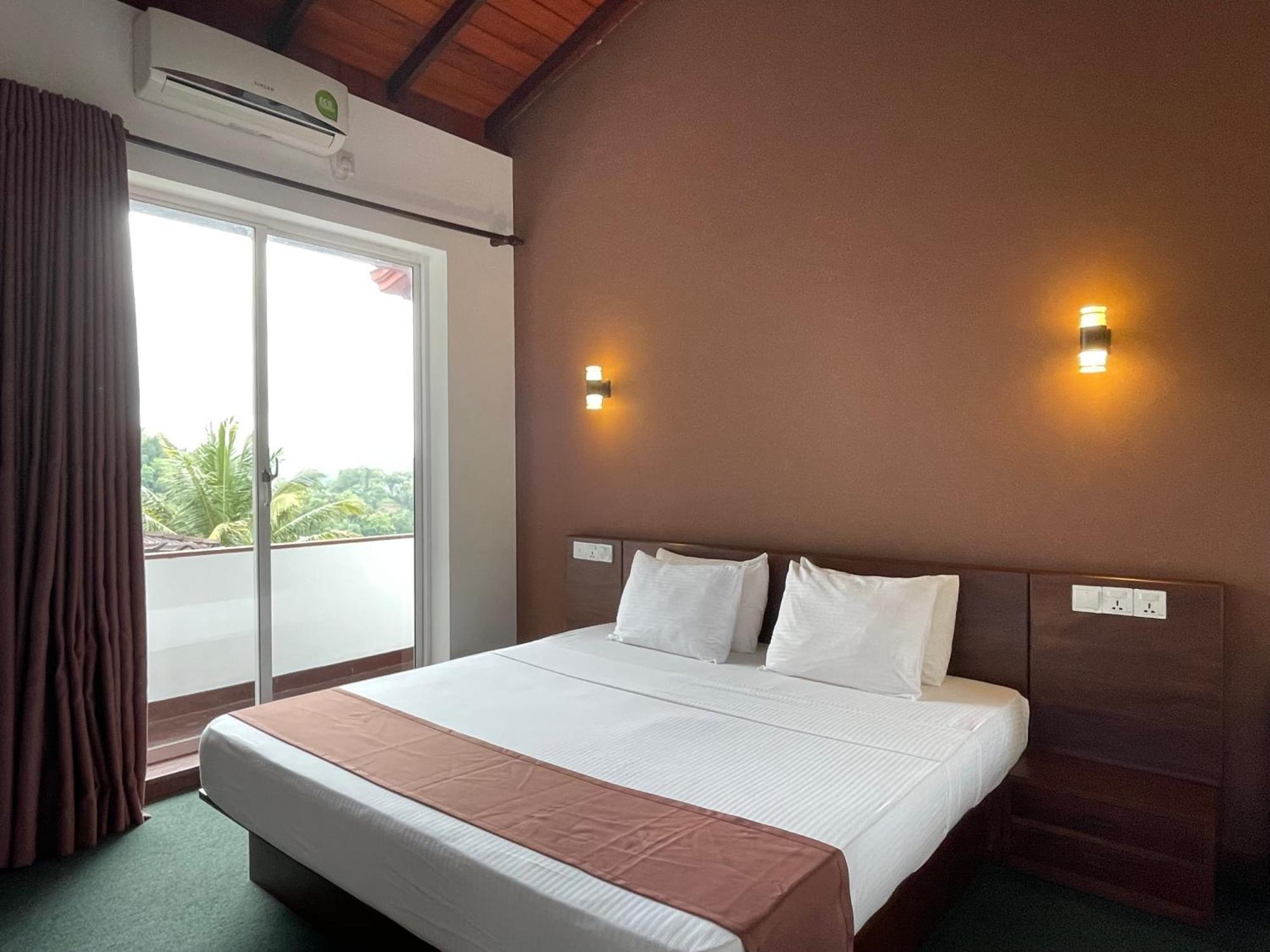 The Skydeck Kandy Exterior foto
